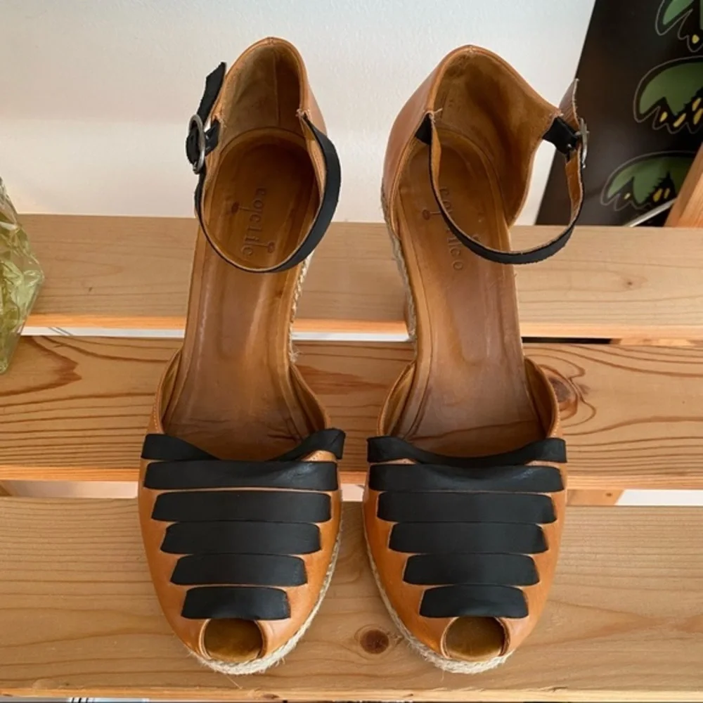 COCLICO Tan and Black Leather Espadrille Heels